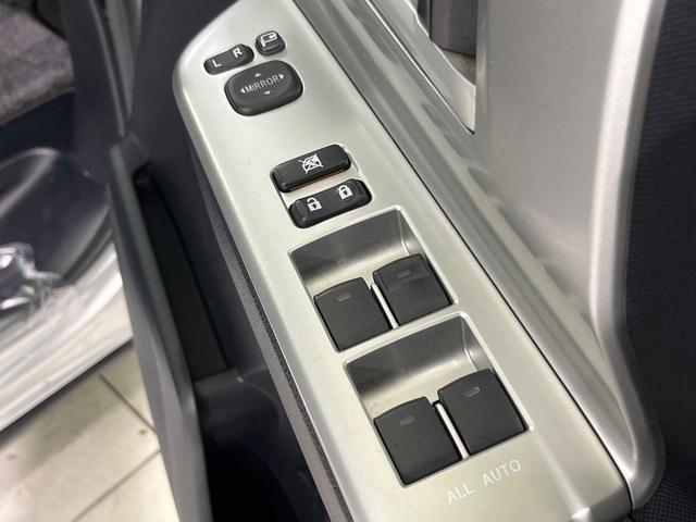 ノア Ｓｉ　両側電動スライドドア　後席モニター　イクリプス製ＳＤナビ　ドラレコ　スマートキー　ＨＩＤヘッド　ビルトインＥＴＣ　オートライト　デュアルエアコン　純正１６インチアルミ　リアエアコン　プライバシーガラス（58枚目）