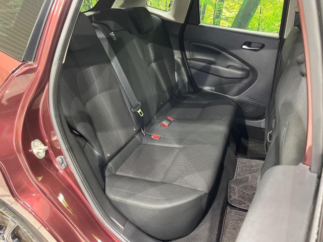 ノート Ｘ　ＦＯＵＲ　純正９インチナビ　バックカメラ　禁煙車　衝突軽減装置　スマートキー　オートライト　ＥＴＣ　シートヒーター　ドラレコ　レーンアシスト　クリアランスソナー　ドアバイザー　電動格納ミラー　プライバシーガラス（10枚目）