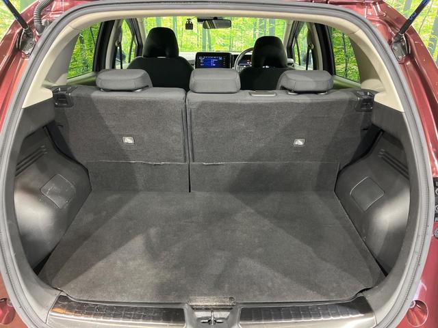 ノート Ｘ　ＦＯＵＲ　純正９インチナビ　バックカメラ　禁煙車　衝突軽減装置　スマートキー　オートライト　ＥＴＣ　シートヒーター　ドラレコ　レーンアシスト　クリアランスソナー　ドアバイザー　電動格納ミラー　プライバシーガラス（11枚目）