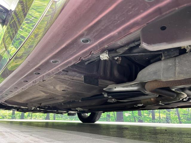 ノート Ｘ　ＦＯＵＲ　純正９インチナビ　バックカメラ　禁煙車　衝突軽減装置　スマートキー　オートライト　ＥＴＣ　シートヒーター　ドラレコ　レーンアシスト　クリアランスソナー　ドアバイザー　電動格納ミラー　プライバシーガラス（21枚目）