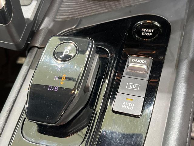 ノート Ｘ　ＦＯＵＲ　純正９インチナビ　バックカメラ　禁煙車　衝突軽減装置　スマートキー　オートライト　ＥＴＣ　シートヒーター　ドラレコ　レーンアシスト　クリアランスソナー　ドアバイザー　電動格納ミラー　プライバシーガラス（25枚目）