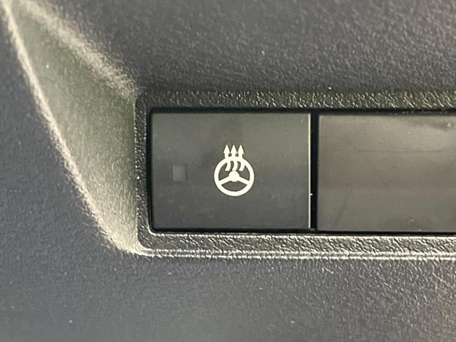 ノート Ｘ　ＦＯＵＲ　純正９インチナビ　バックカメラ　禁煙車　衝突軽減装置　スマートキー　オートライト　ＥＴＣ　シートヒーター　ドラレコ　レーンアシスト　クリアランスソナー　ドアバイザー　電動格納ミラー　プライバシーガラス（36枚目）