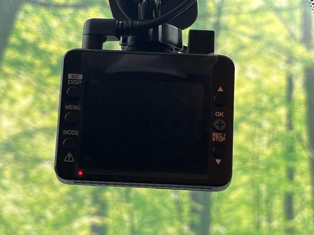 ノート Ｘ　ＦＯＵＲ　純正９インチナビ　バックカメラ　禁煙車　衝突軽減装置　スマートキー　オートライト　ＥＴＣ　シートヒーター　ドラレコ　レーンアシスト　クリアランスソナー　ドアバイザー　電動格納ミラー　プライバシーガラス（38枚目）