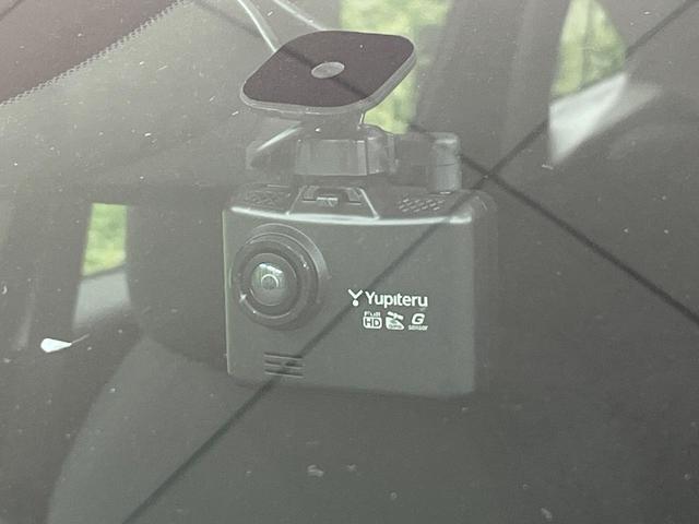 ノート Ｘ　ＦＯＵＲ　純正９インチナビ　バックカメラ　禁煙車　衝突軽減装置　スマートキー　オートライト　ＥＴＣ　シートヒーター　ドラレコ　レーンアシスト　クリアランスソナー　ドアバイザー　電動格納ミラー　プライバシーガラス（39枚目）