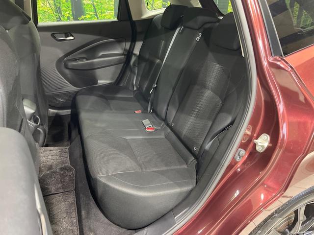 ノート Ｘ　ＦＯＵＲ　純正９インチナビ　バックカメラ　禁煙車　衝突軽減装置　スマートキー　オートライト　ＥＴＣ　シートヒーター　ドラレコ　レーンアシスト　クリアランスソナー　ドアバイザー　電動格納ミラー　プライバシーガラス（43枚目）