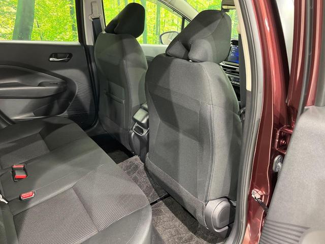 ノート Ｘ　ＦＯＵＲ　純正９インチナビ　バックカメラ　禁煙車　衝突軽減装置　スマートキー　オートライト　ＥＴＣ　シートヒーター　ドラレコ　レーンアシスト　クリアランスソナー　ドアバイザー　電動格納ミラー　プライバシーガラス（45枚目）