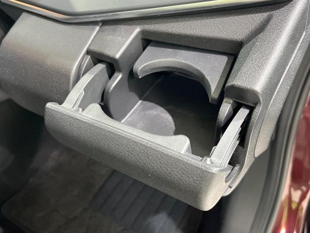 ノート Ｘ　ＦＯＵＲ　純正９インチナビ　バックカメラ　禁煙車　衝突軽減装置　スマートキー　オートライト　ＥＴＣ　シートヒーター　ドラレコ　レーンアシスト　クリアランスソナー　ドアバイザー　電動格納ミラー　プライバシーガラス（52枚目）