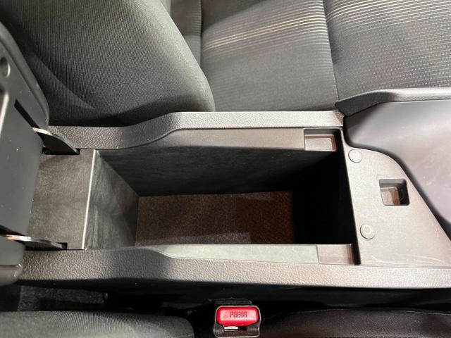 ノート Ｘ　ＦＯＵＲ　純正９インチナビ　バックカメラ　禁煙車　衝突軽減装置　スマートキー　オートライト　ＥＴＣ　シートヒーター　ドラレコ　レーンアシスト　クリアランスソナー　ドアバイザー　電動格納ミラー　プライバシーガラス（53枚目）