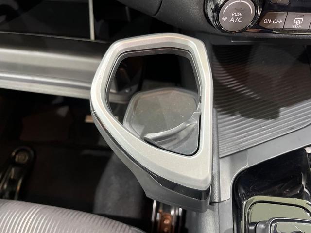 ノート Ｘ　ＦＯＵＲ　純正９インチナビ　バックカメラ　禁煙車　衝突軽減装置　スマートキー　オートライト　ＥＴＣ　シートヒーター　ドラレコ　レーンアシスト　クリアランスソナー　ドアバイザー　電動格納ミラー　プライバシーガラス（54枚目）