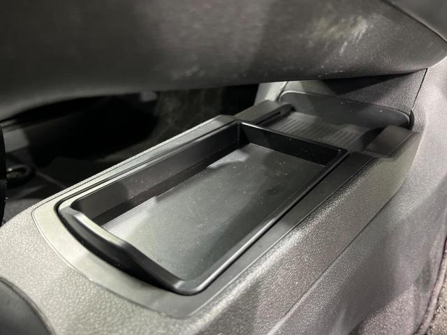 ノート Ｘ　ＦＯＵＲ　純正９インチナビ　バックカメラ　禁煙車　衝突軽減装置　スマートキー　オートライト　ＥＴＣ　シートヒーター　ドラレコ　レーンアシスト　クリアランスソナー　ドアバイザー　電動格納ミラー　プライバシーガラス（56枚目）