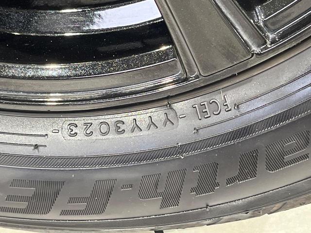 ノート Ｘ　ＦＯＵＲ　純正９インチナビ　バックカメラ　禁煙車　衝突軽減装置　スマートキー　オートライト　ＥＴＣ　シートヒーター　ドラレコ　レーンアシスト　クリアランスソナー　ドアバイザー　電動格納ミラー　プライバシーガラス（65枚目）