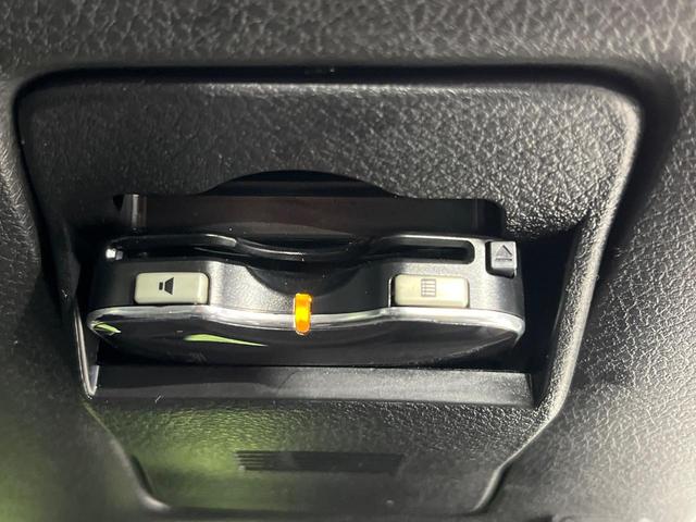 エクシーガ 2.5iアイサイト アルカンターラセレクション 4WD 7人乗り カロッツェリア製SDナビ バックカメラ 衝突被害軽減システム レーダークルーズ 禁煙車 スマートキー HIDヘッド ETC オートライト デュアルエアコン 純正17インチアルミ(6枚目)