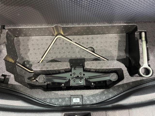 エクシーガ 2.5iアイサイト アルカンターラセレクション 4WD 7人乗り カロッツェリア製SDナビ バックカメラ 衝突被害軽減システム レーダークルーズ 禁煙車 スマートキー HIDヘッド ETC オートライト デュアルエアコン 純正17インチアルミ(42枚目)