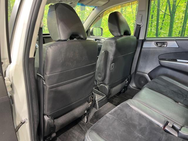 エクシーガ 2.5iアイサイト アルカンターラセレクション 4WD 7人乗り カロッツェリア製SDナビ バックカメラ 衝突被害軽減システム レーダークルーズ 禁煙車 スマートキー HIDヘッド ETC オートライト デュアルエアコン 純正17インチアルミ(52枚目)