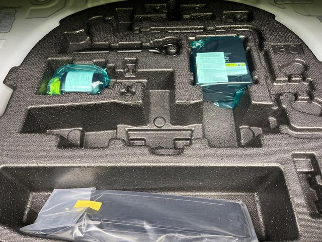 クラウンクロスオーバー Ｇアドバンスド　１２．３型ナビ付ディスプレイオーディオ　全周囲カメラ　寒冷地仕様　セーフティセンス　１００Ｖ電源　レーダークルーズ　禁煙車　電動リアゲート　ハーフレザーシート　パワーシート　コーナーセンサー（53枚目）