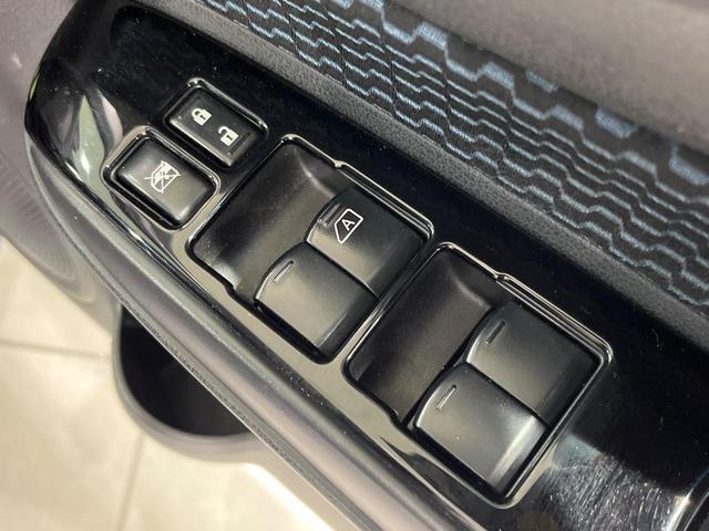 ノート Ｓ　ＤＩＧ－Ｓ　ＳＤナビ　禁煙車　スマートキー　純正１４インチホイール　Ｂｌｕｅｔｏｏｔｈ　ＣＤ　ＤＶＤ再生　フルセグ　エアコン　プライバシーガラス　電動格納ミラー　アイドリングストップ（8枚目）