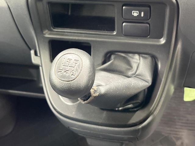 ハイゼットカーゴ クルーズ 4WD 5MT車 禁煙車 CD再生 エアコン 電動格納ミラー プライバシーガラス 盗難防止装置 ドアバイザー 両側スライドドア パワーステアリング ABS 衝突安全ボディ(3枚目)