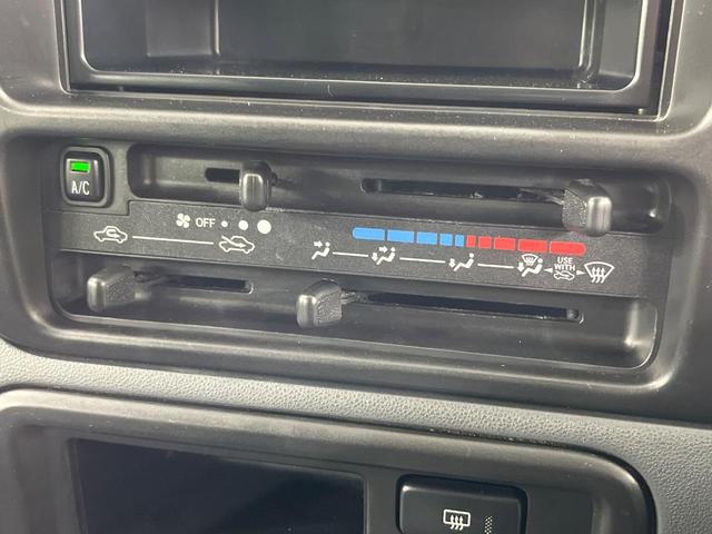 ハイゼットカーゴ クルーズ 4WD 5MT車 禁煙車 CD再生 エアコン 電動格納ミラー プライバシーガラス 盗難防止装置 ドアバイザー 両側スライドドア パワーステアリング ABS 衝突安全ボディ(4枚目)