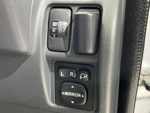 ハイゼットカーゴ クルーズ 4WD 5MT車 禁煙車 CD再生 エアコン 電動格納ミラー プライバシーガラス 盗難防止装置 ドアバイザー 両側スライドドア パワーステアリング ABS 衝突安全ボディ(6枚目)