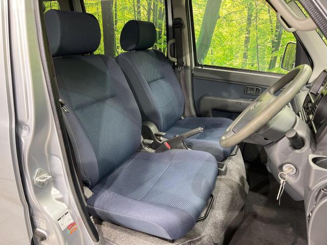 ハイゼットカーゴ クルーズ 4WD 5MT車 禁煙車 CD再生 エアコン 電動格納ミラー プライバシーガラス 盗難防止装置 ドアバイザー 両側スライドドア パワーステアリング ABS 衝突安全ボディ(7枚目)