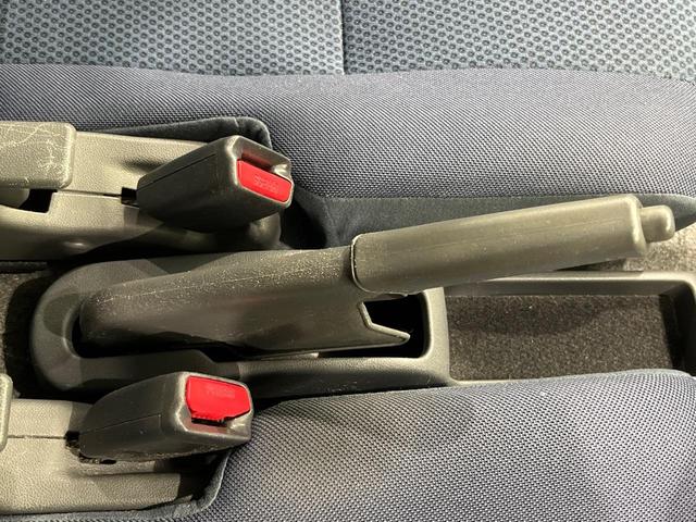 ハイゼットカーゴ クルーズ 4WD 5MT車 禁煙車 CD再生 エアコン 電動格納ミラー プライバシーガラス 盗難防止装置 ドアバイザー 両側スライドドア パワーステアリング ABS 衝突安全ボディ(25枚目)