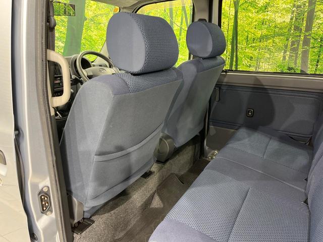 ハイゼットカーゴ クルーズ 4WD 5MT車 禁煙車 CD再生 エアコン 電動格納ミラー プライバシーガラス 盗難防止装置 ドアバイザー 両側スライドドア パワーステアリング ABS 衝突安全ボディ(32枚目)