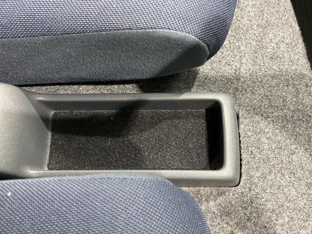 ハイゼットカーゴ クルーズ 4WD 5MT車 禁煙車 CD再生 エアコン 電動格納ミラー プライバシーガラス 盗難防止装置 ドアバイザー 両側スライドドア パワーステアリング ABS 衝突安全ボディ(43枚目)