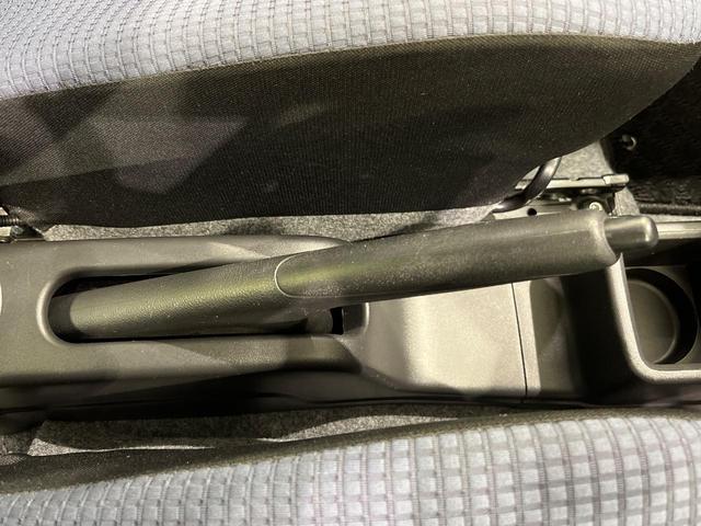 アルト L スズキセーフティサポート 禁煙車 ドラレコ コーナーセンサー キーレスキー シートヒーター アイドリングストップ 車線逸脱警報 オートライト CD ダイヤル調整式エアコン 電動格納ミラー 盗難防止装置(26枚目)