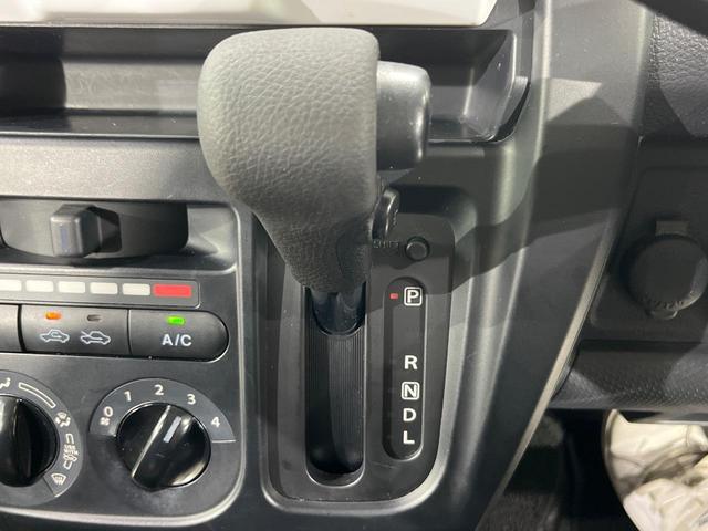 ハスラー A 4WD 禁煙車 シートヒーター ETC CD再生 エアコン キーレスエントリー トラクションコントロール プライバシーガラス ドアバイザー 盗難防止システム 衝突安全ボディ 横滑り防止装置(24枚目)