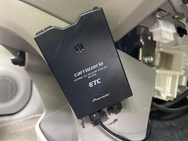 ミライース Ｘ　禁煙車　ＥＴＣ　電動格納ミラー　ドアバイザー　プライバシーガラス　盗難防止システム　パワーステアリング　パワーウィンドウ　衝突安全ボディ　キーレス　ＣＤ再生　トラクションコントロール（3枚目）