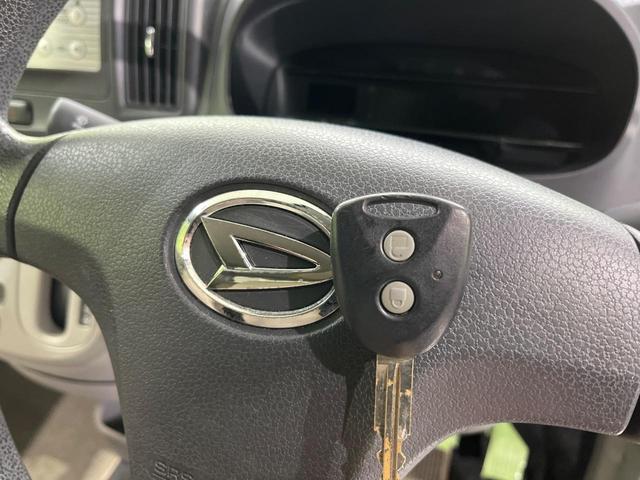 ミライース Ｘ　禁煙車　ＥＴＣ　電動格納ミラー　ドアバイザー　プライバシーガラス　盗難防止システム　パワーステアリング　パワーウィンドウ　衝突安全ボディ　キーレス　ＣＤ再生　トラクションコントロール（6枚目）