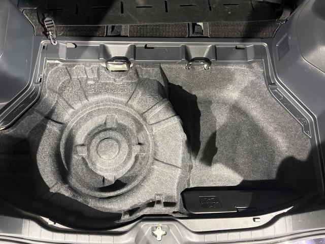 ヴォクシー ハイブリッドS-Z モデリスタエアロ フリップダウンモニター 両側電動スライドドア 全周囲カメラ 寒冷地仕様 トヨタセーフティセンス 100V電源 レーダークルーズ 禁煙車 電動リアゲート ハーフレザーシート ドラレコ(61枚目)