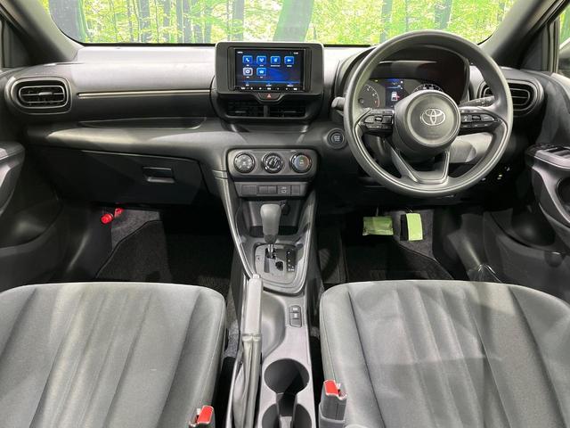ヤリス X 4WD SDナビ バックカメラ 寒冷地仕様 セーフティーセンス レーダークルーズ 禁煙車 コーナーセンサー スマートキー ETC 車線逸脱警報 オートライト Bluetooth CD DVD再生(2枚目)