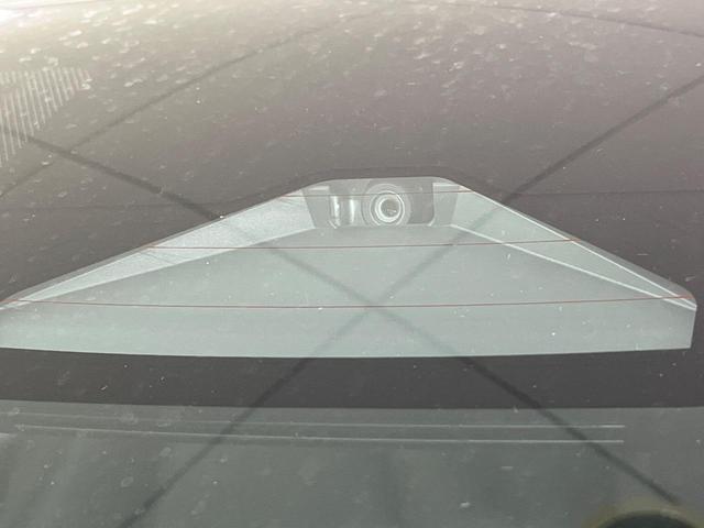 ヤリス X 4WD SDナビ バックカメラ 寒冷地仕様 セーフティーセンス レーダークルーズ 禁煙車 コーナーセンサー スマートキー ETC 車線逸脱警報 オートライト Bluetooth CD DVD再生(5枚目)