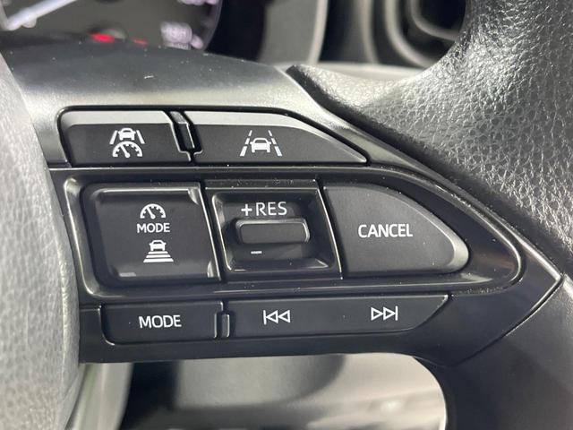 ヤリス X 4WD SDナビ バックカメラ 寒冷地仕様 セーフティーセンス レーダークルーズ 禁煙車 コーナーセンサー スマートキー ETC 車線逸脱警報 オートライト Bluetooth CD DVD再生(6枚目)