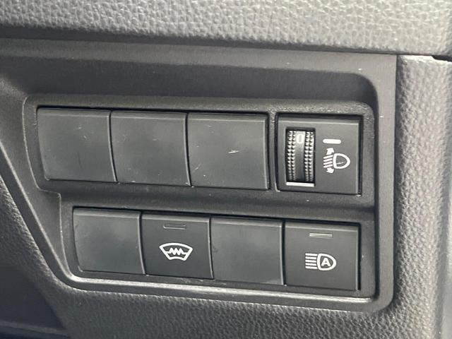 ヤリス X 4WD SDナビ バックカメラ 寒冷地仕様 セーフティーセンス レーダークルーズ 禁煙車 コーナーセンサー スマートキー ETC 車線逸脱警報 オートライト Bluetooth CD DVD再生(7枚目)