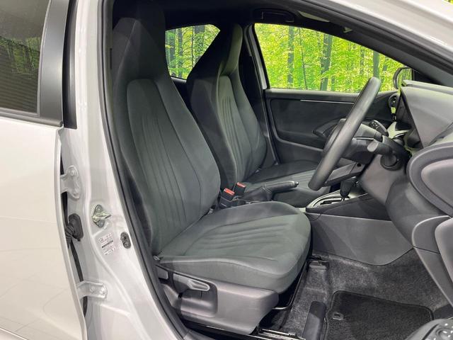 ヤリス X 4WD SDナビ バックカメラ 寒冷地仕様 セーフティーセンス レーダークルーズ 禁煙車 コーナーセンサー スマートキー ETC 車線逸脱警報 オートライト Bluetooth CD DVD再生(9枚目)