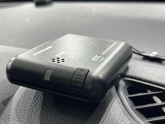 ヤリス X 4WD SDナビ バックカメラ 寒冷地仕様 セーフティーセンス レーダークルーズ 禁煙車 コーナーセンサー スマートキー ETC 車線逸脱警報 オートライト Bluetooth CD DVD再生(29枚目)