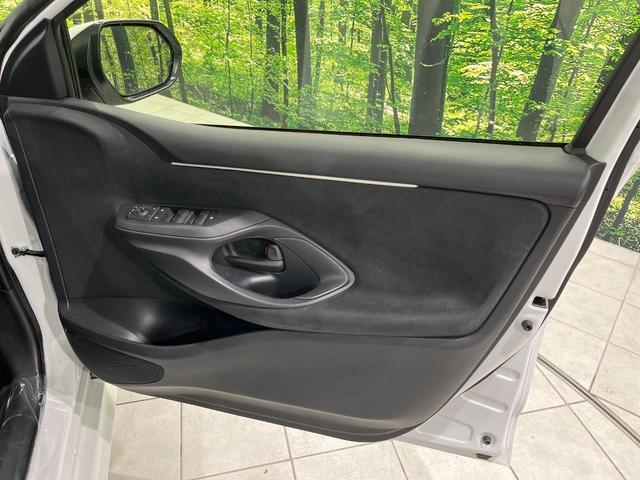 ヤリス X 4WD SDナビ バックカメラ 寒冷地仕様 セーフティーセンス レーダークルーズ 禁煙車 コーナーセンサー スマートキー ETC 車線逸脱警報 オートライト Bluetooth CD DVD再生(50枚目)