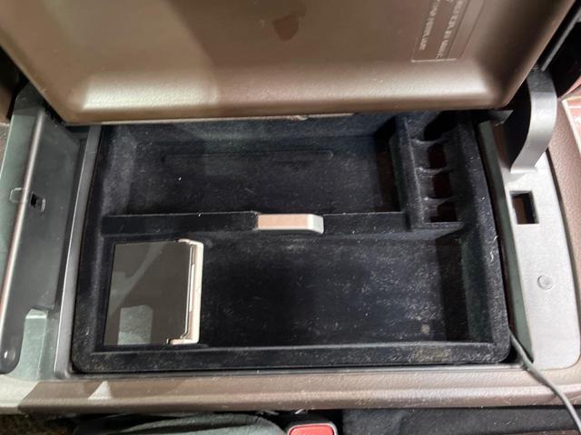 クラウンハイブリッド ロイヤルサルーン Four 4WD 純正8型ナビ バックカメラ 禁煙車 ドラレコ スマートキー LEDヘッド クルコン オートライト デュアルエアコン 純正16インチアルミ Bluetooth CD DVD再生 フルセグ(45枚目)