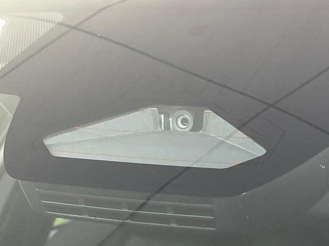 カローラクロス ハイブリッド　Ｇ　８インチディスプレイオーディオ　バックカメラ　寒冷地仕様　禁煙車　衝突軽減装置　レーダークルーズ　スマートキー　ＥＴＣ　オートライト　オートエアコン　ＬＥＤヘッド　オートマチックハイビーム（6枚目）