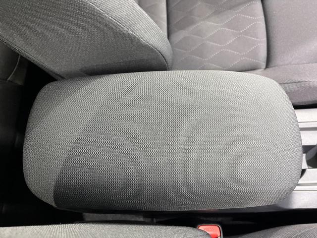 カローラクロス ハイブリッド　Ｇ　８インチディスプレイオーディオ　バックカメラ　寒冷地仕様　禁煙車　衝突軽減装置　レーダークルーズ　スマートキー　ＥＴＣ　オートライト　オートエアコン　ＬＥＤヘッド　オートマチックハイビーム（52枚目）