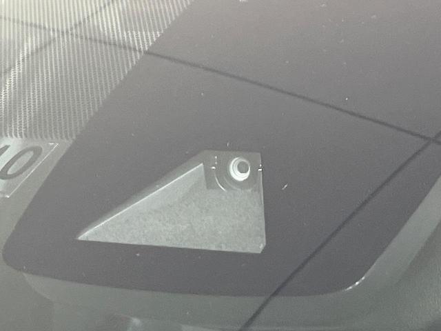 プリウス Ａツーリングセレクション　純正ＳＤナビ　バックカメラ　禁煙車　衝突軽減装置　レーダークルーズ　オートエアコン　オートライト　オートマチックハイビーム　ＬＥＤヘッド　パワーシート　シートヒーター　ＥＴＣ　クリアランスソナー（5枚目）