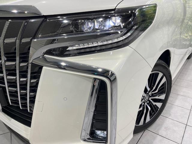 【ＬＥＤヘッドライト】悪天候や夜間走行時も良好な視界を確保し安心して運転できる高輝度ＬＥＤヘッドライトを装備！点灯速度が早く、消費電力も抑えられています。