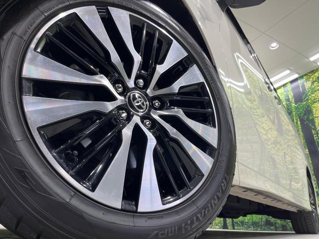 【純正１８インチアルミホイール】外観にマッチした純正アルミホイールを装着しております。各種社外アルミホイールや、スタッドレスタイヤも取扱いしております。是非ご相談ください♪