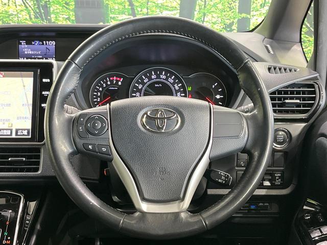 ヴォクシー ＺＳ　４ＷＤ　両側電動スライドドア　純正ＳＤナビ　バックカメラ　禁煙車　スマートキー　ＬＥＤヘッドライト　ＥＴＣ　クルコン　オートハイビーム　オートライト　デュアルエアコン　純正１６インチアルミ（13枚目）