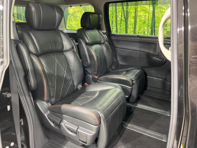 エルグランド 250ハイウェイスタープレミアム 4WD 両側電動ドア 純正SDナビ バックカメラ 電動リアゲート レザーシート ドラレコ スマートキー HIDヘッド ビルトインETC クルコン オートライト デュアルエアコン 助手席電動オットマン(10枚目)