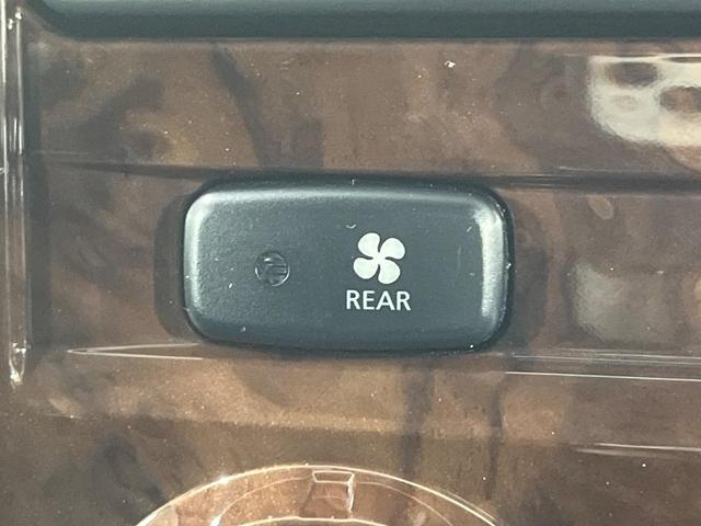 デリカD:5 シャモニー 4WD 両側電動スライドドア 純正SDナビ 後席モニター バックカメラ 禁煙車 ドラレコ スマートキー HIDヘッド ETC クルコン オートライト オートエアコン 純正18インチアルミ CD再生(46枚目)