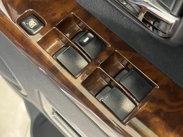 デリカD:5 シャモニー 4WD 両側電動スライドドア 純正SDナビ 後席モニター バックカメラ 禁煙車 ドラレコ スマートキー HIDヘッド ETC クルコン オートライト オートエアコン 純正18インチアルミ CD再生(61枚目)