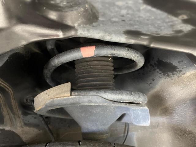 デリカD:5 シャモニー 4WD 両側電動スライドドア 純正SDナビ 後席モニター バックカメラ 禁煙車 ドラレコ スマートキー HIDヘッド ETC クルコン オートライト オートエアコン 純正18インチアルミ CD再生(76枚目)